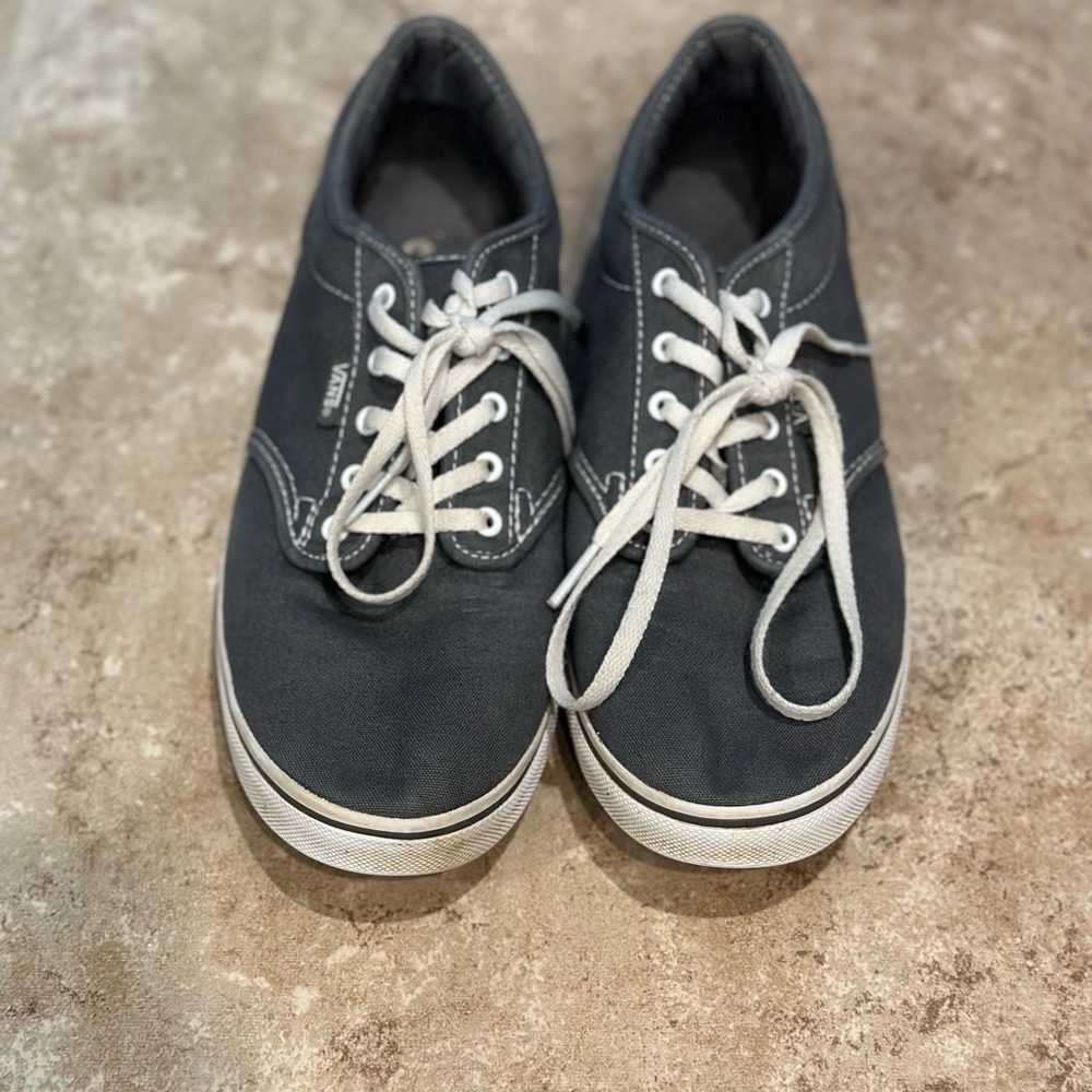 Vans Atwood Low skate shoes. Gray size 9.5.